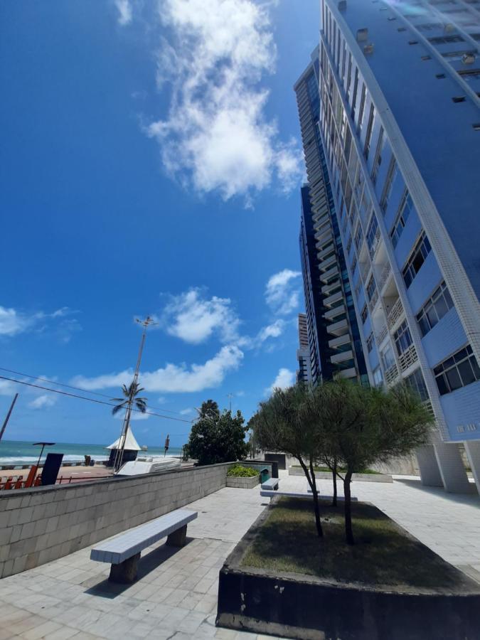 Kitinete Avenida Boa Viagem 2*
